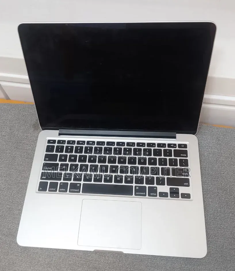 New Laptop Apple MacBook Pro 2015 8GB Intel Core i5 SSD 256GB