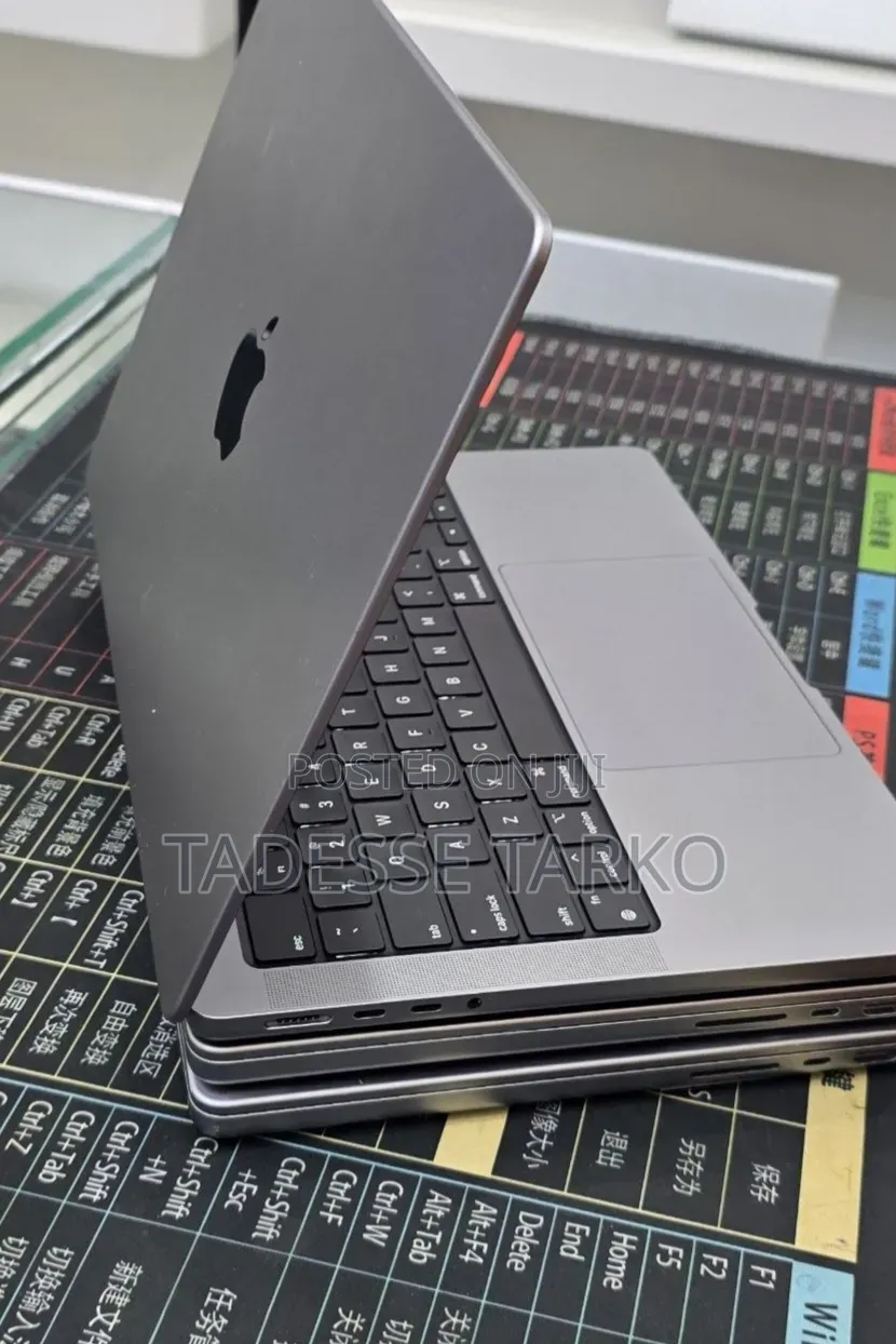 New Laptop Apple MacBook Pro 2021 M1 32GB Apple M1 Pro SSD 512GB