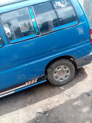 Toyota HiAce 2004 Blue