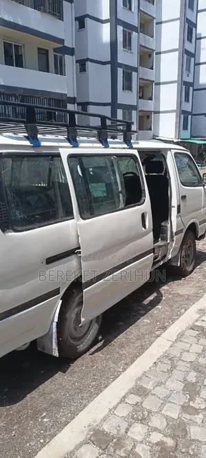 Toyota Hilux 1990 White