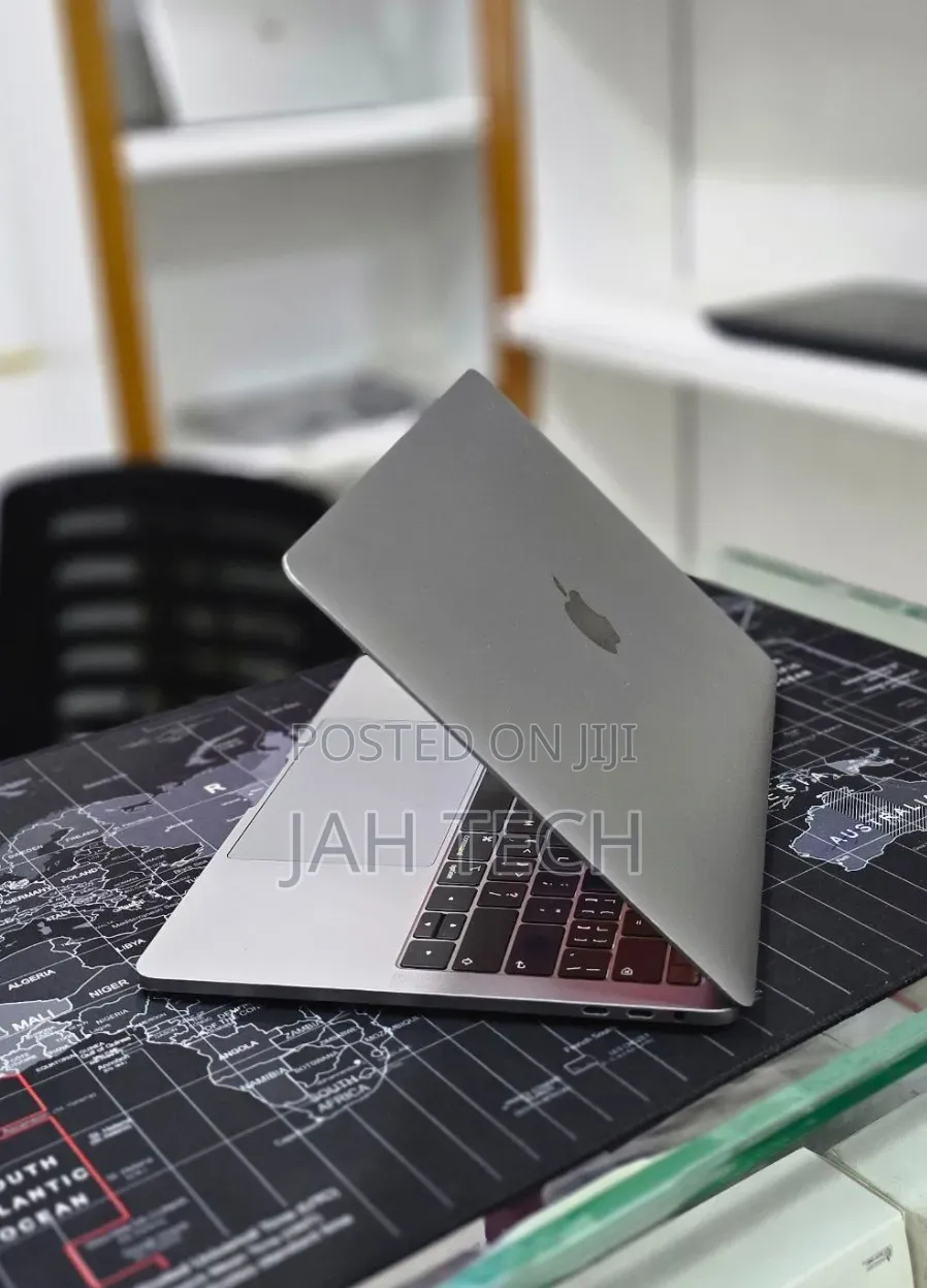 New Laptop Apple MacBook Pro 2019 16GB Intel Core i7 SSD 256GB