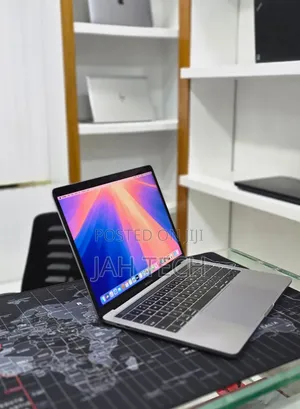 New Laptop Apple MacBook Pro 2019 16GB Intel Core i7 SSD 256GB