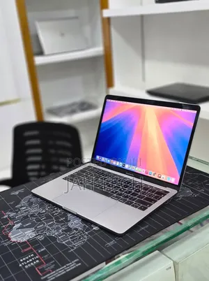 New Laptop Apple MacBook Pro 2019 16GB Intel Core i7 SSD 256GB