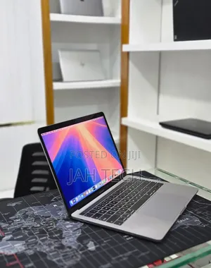 New Laptop Apple MacBook Pro 2019 16GB Intel Core i7 SSD 256GB