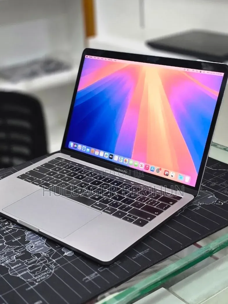 New Laptop Apple MacBook Pro 2017 16GB Intel Core i7 SSD 256GB