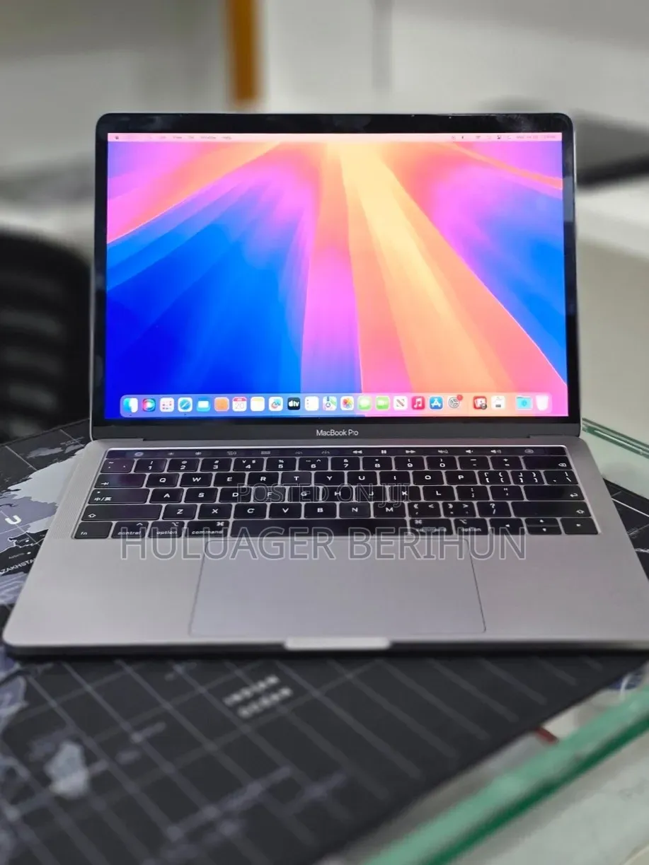 New Laptop Apple MacBook Pro 2017 16GB Intel Core i7 SSD 256GB