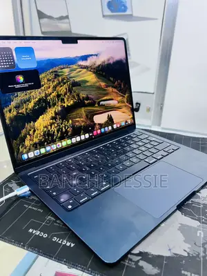 New Laptop Apple MacBook Air 2022 M2 16GB Apple M2 SSD 512GB