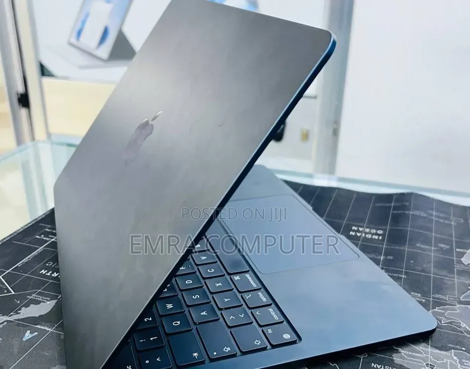 New Laptop Apple MacBook Air 2022 M2 16GB Apple M2 SSD 512GB