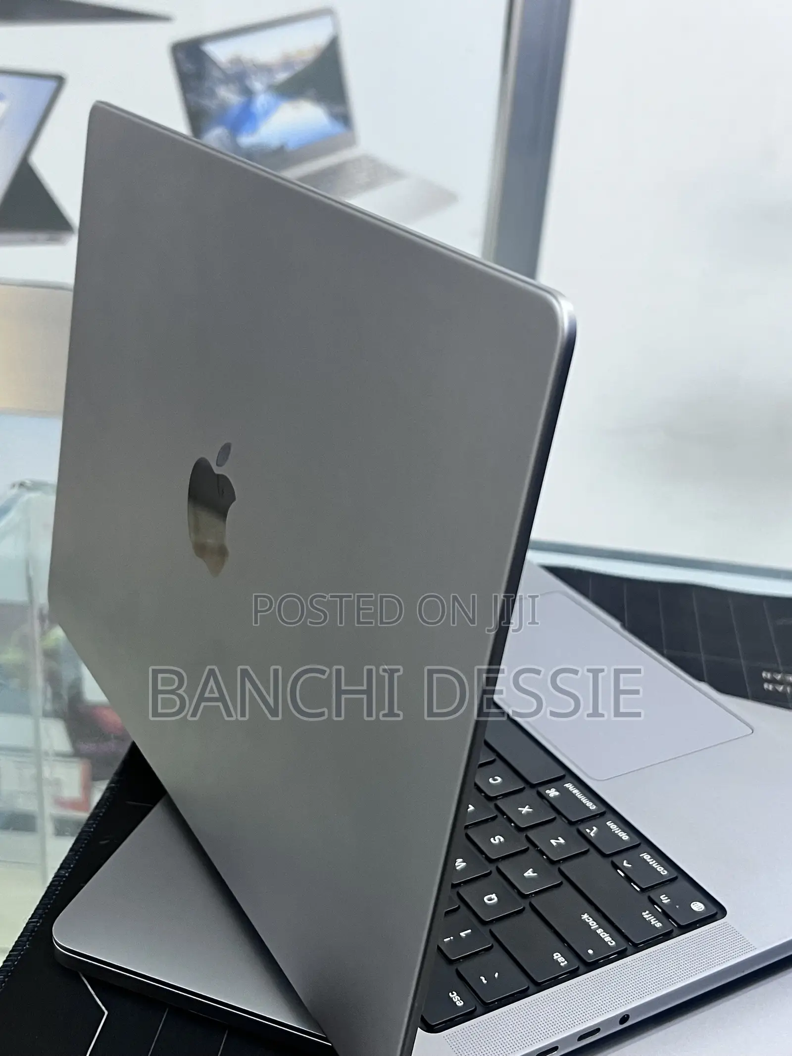 New Laptop Apple MacBook Pro 2020 M1 16GB Apple M1 Pro SSD 512GB