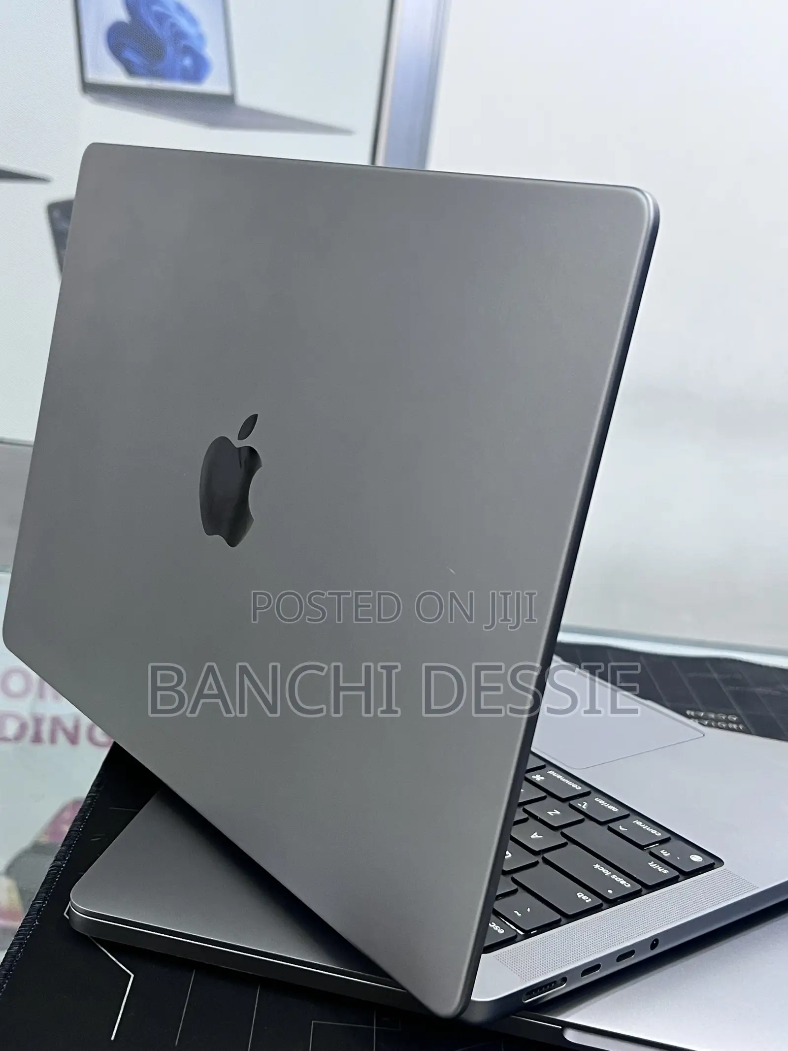 New Laptop Apple MacBook Pro 2020 M1 16GB Apple M1 Pro SSD 512GB