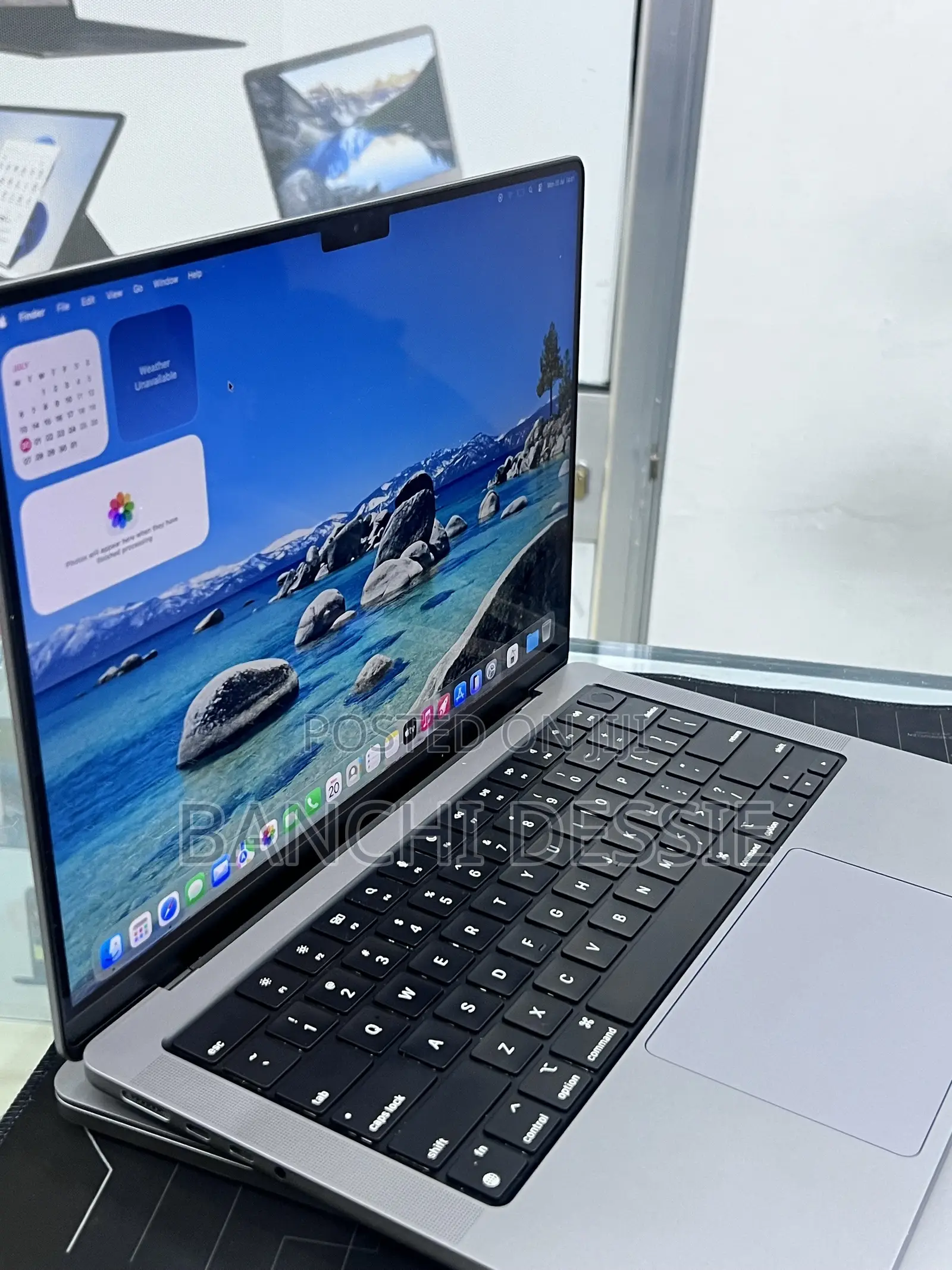 New Laptop Apple MacBook Pro 2020 M1 16GB Apple M1 Pro SSD 512GB