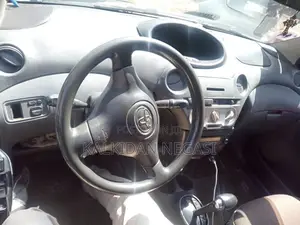 Toyota Vitz 2004 Blue