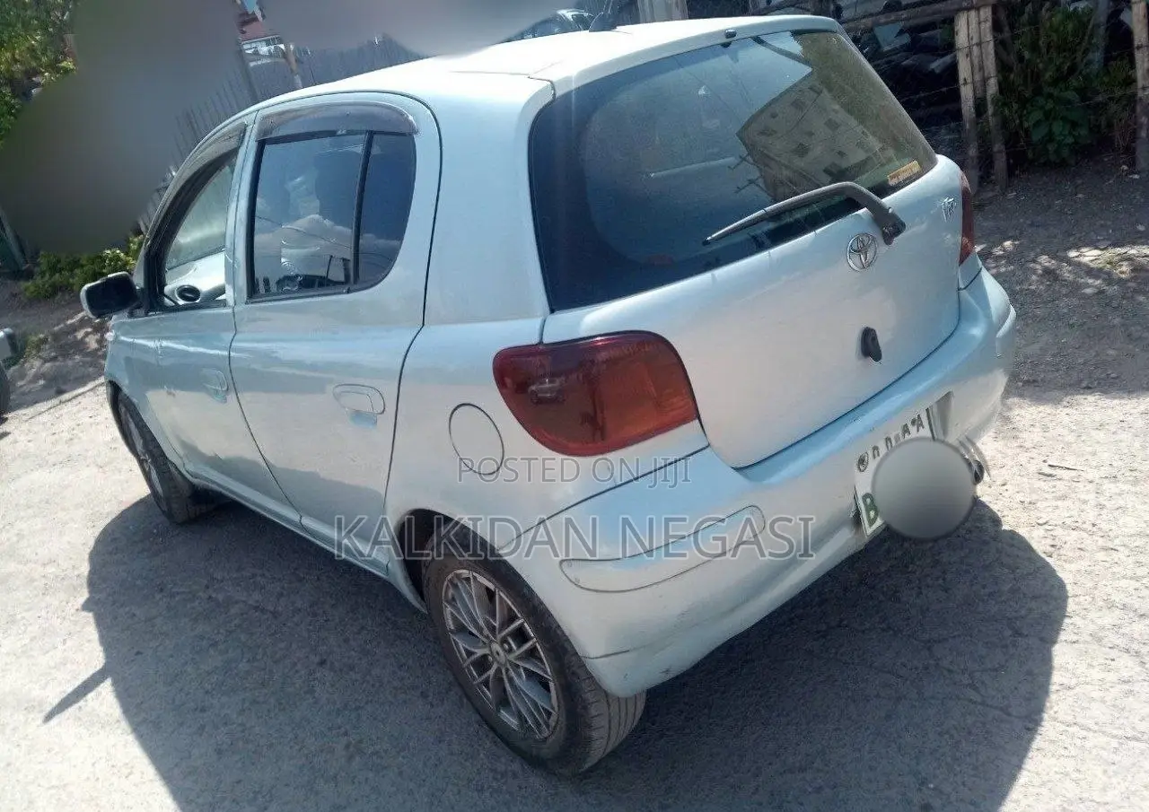 Toyota Vitz 2004 Blue