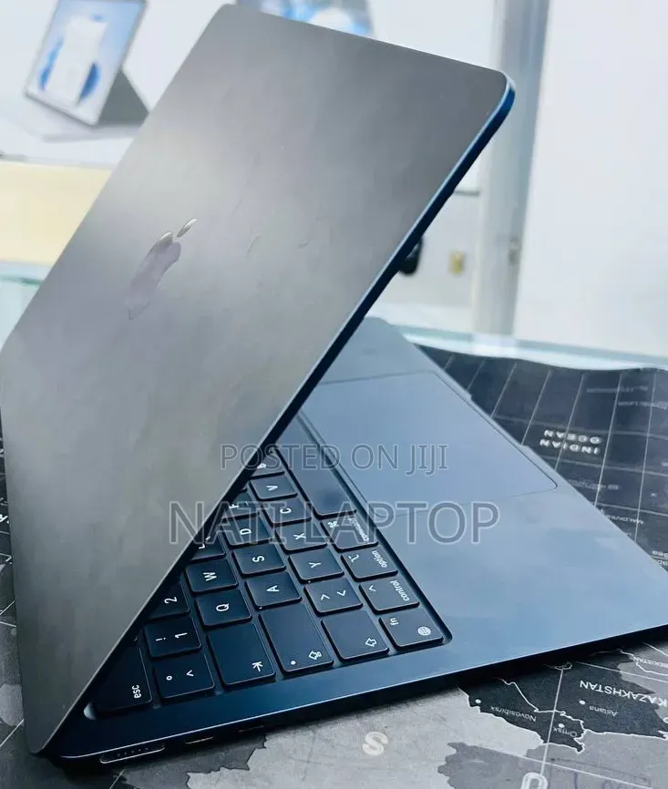 New Laptop Apple MacBook Air 2022 M2 16GB Apple M2 SSD 512GB