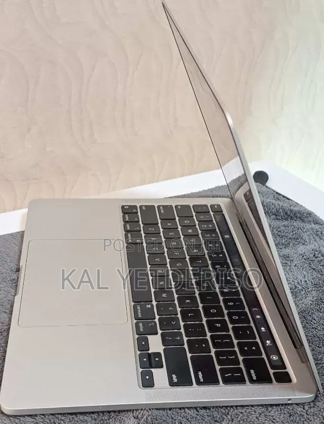 New Laptop Apple MacBook Pro 2020 M1 16GB Apple M1 SSD 512GB