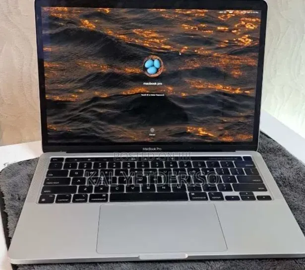 New Laptop Apple MacBook Pro 2020 M1 16GB Apple M1 SSD 512GB
