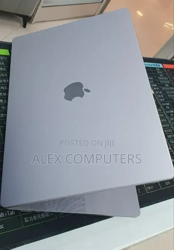 New Laptop Apple MacBook 32GB Apple M1 Max SSD 1T