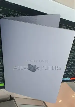 New Laptop Apple MacBook 32GB Apple M1 Max SSD 1T