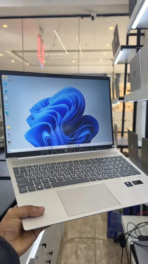 New Laptop HP Pavilion 15 16GB Intel Core Ultra 7 SSD 1T