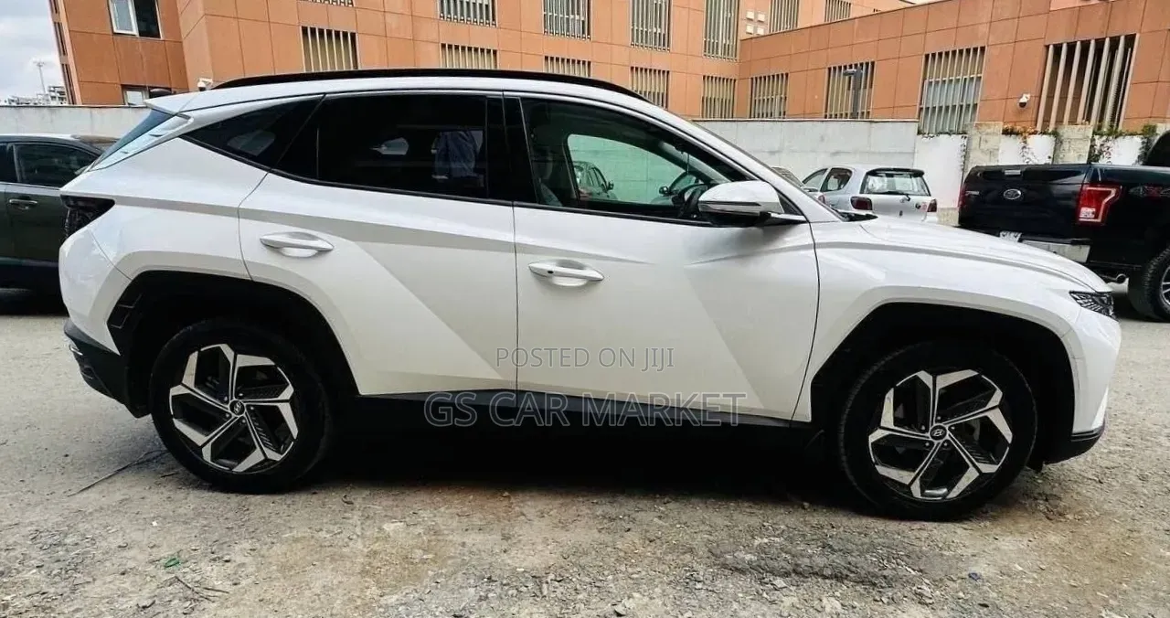 Hyundai Tucson SE 2022 White