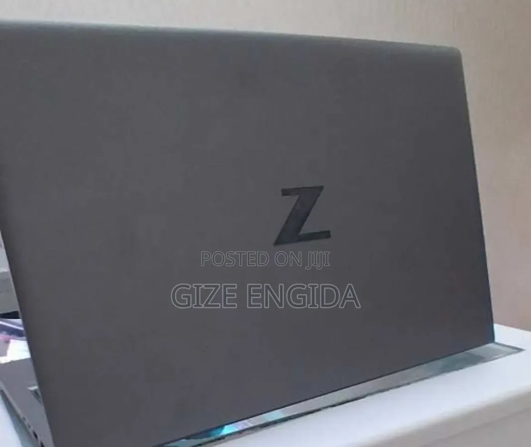 New Laptop HP ZBook Firefly G8 16GB Intel Core i7 SSD 512GB