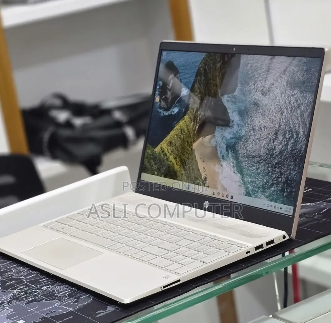 New Laptop HP Pavilion 15 8GB Intel Core i5 SSD 512GB