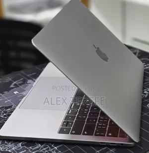 New Laptop Apple MacBook Pro 2019 16GB Intel Core i7 SSD 256GB