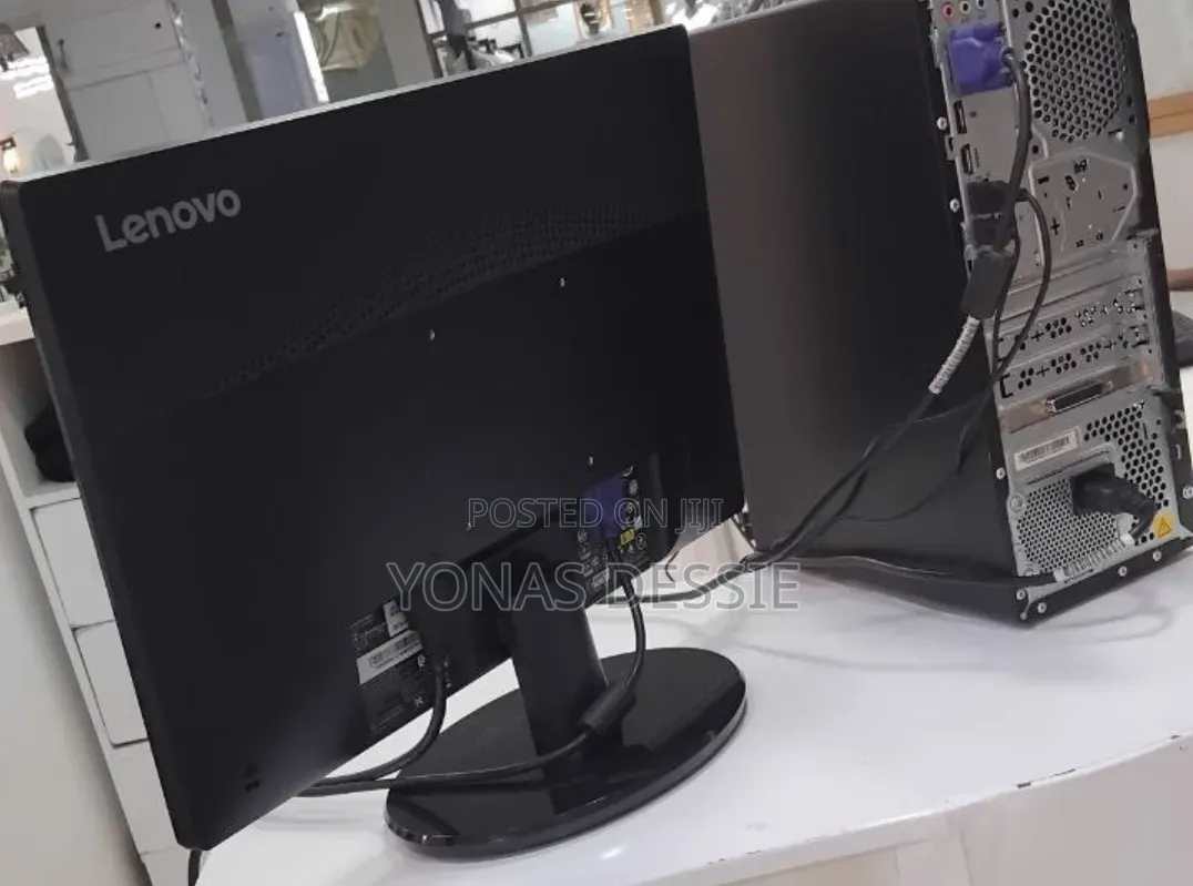 Desktop Computer Lenovo 4GB Intel Core i3 HDD 500GB