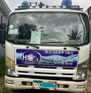 Isuzu ELF Truck 2021 White