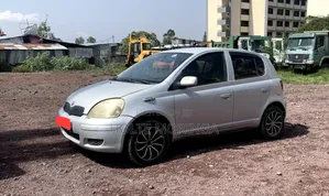 Toyota Vitz 2004 Silver