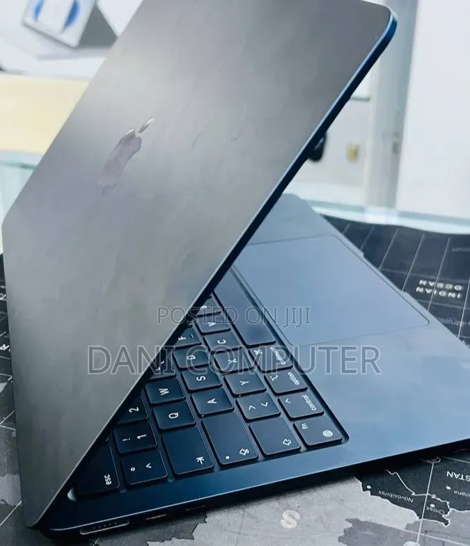 New Laptop Apple MacBook Air 2022 M2 16GB Intel Core M2 SSD 512GB