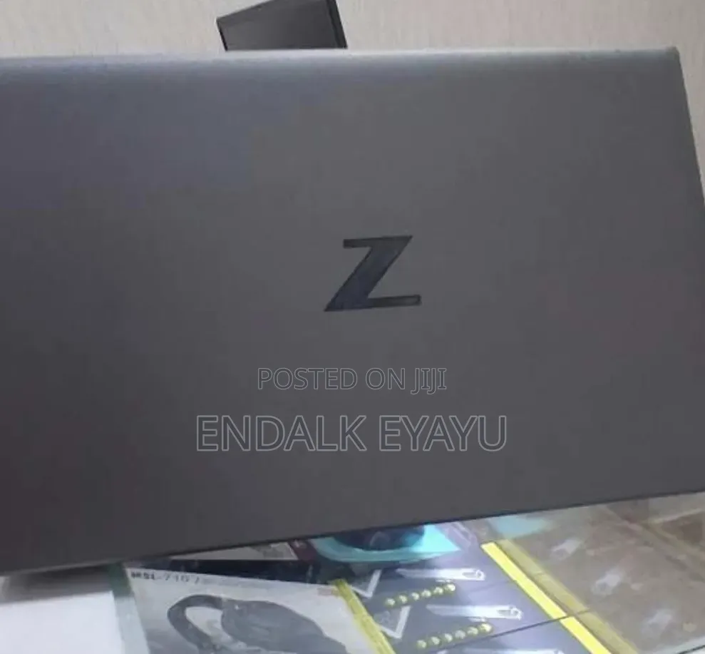 New Laptop HP ZBook Firefly G8 16GB Intel Core i7 SSD 512GB