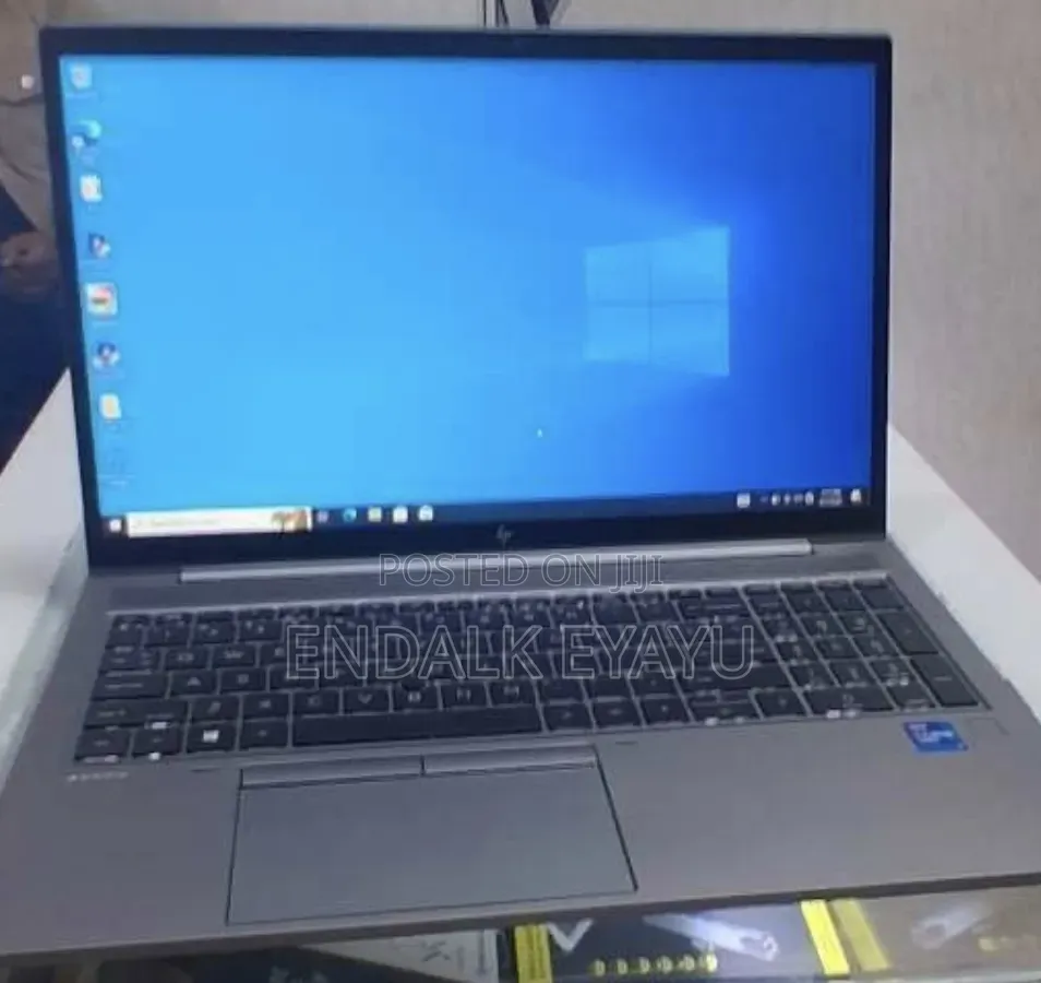 New Laptop HP ZBook Firefly G8 16GB Intel Core i7 SSD 512GB
