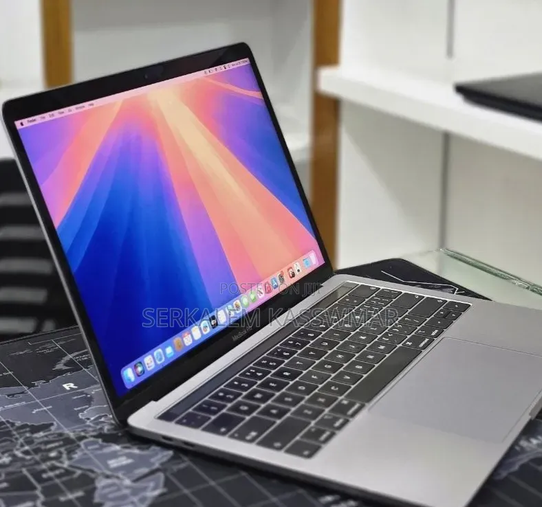 New Laptop Apple MacBook Pro 2019 16GB Intel Core i7 SSD 256GB