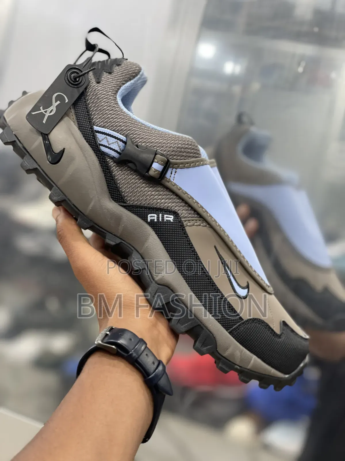 Nike Air Terra Humara Sneakers