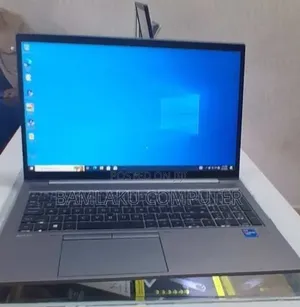 New Laptop HP ZBook Firefly G8 16GB Intel Core i7 SSD 512GB