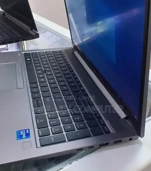 New Laptop HP ZBook Firefly G8 16GB Intel Core i7 SSD 512GB