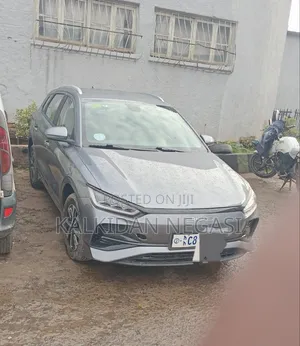 New BYD E2 43 kWh 94 hp FWD 2025 Silver