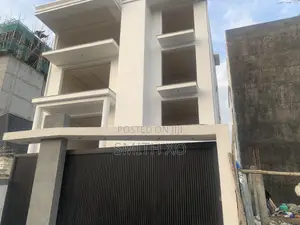 5bdrm House in Alembank, Akaky Kaliti for sale
