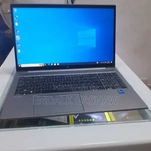 New Laptop HP ZBook Firefly G8 16GB Intel Core i7 SSD 512GB