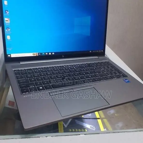 New Laptop HP ZBook Firefly G8 16GB Intel Core i7 SSD 512GB