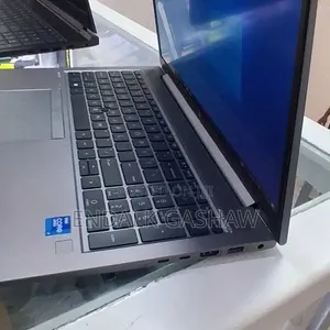 New Laptop HP ZBook Firefly G8 16GB Intel Core i7 SSD 512GB