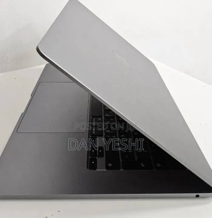 New Laptop Apple MacBook Air 2024 M3 8GB Apple M3 SSD 512GB