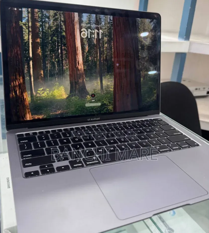 New Laptop Apple MacBook Air 2020 8GB Intel Core i3 SSD 256GB
