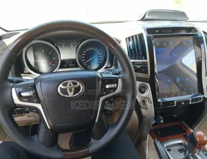Toyota Land Cruiser 2016 Silver