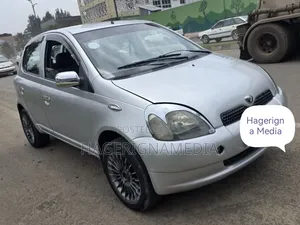 Toyota Vitz 2001 Silver
