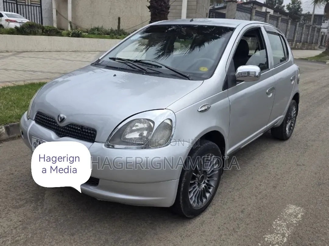 Toyota Vitz 2001 Silver