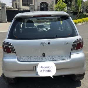 Toyota Vitz 2001 Silver