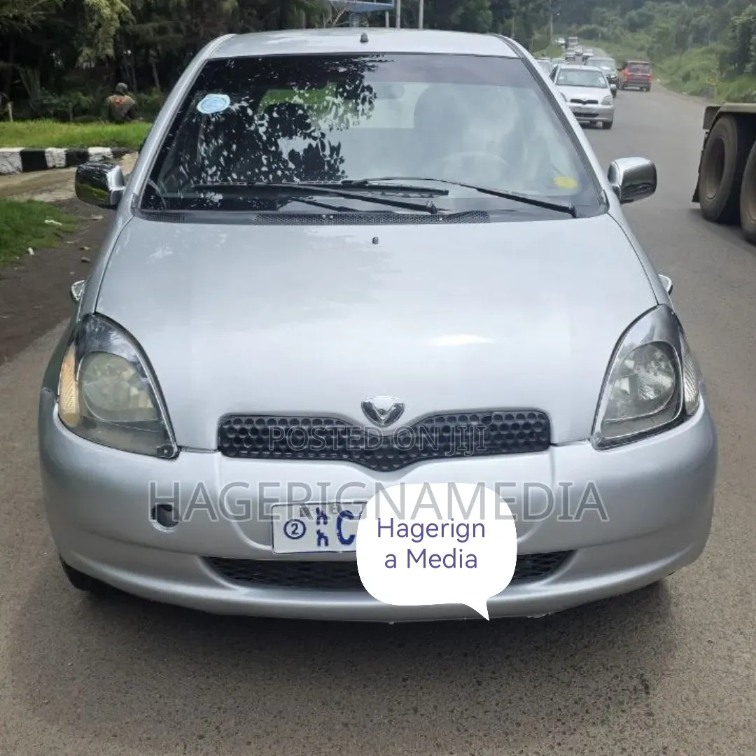 Toyota Vitz 2001 Silver