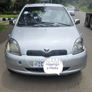 Toyota Vitz 2001 Silver